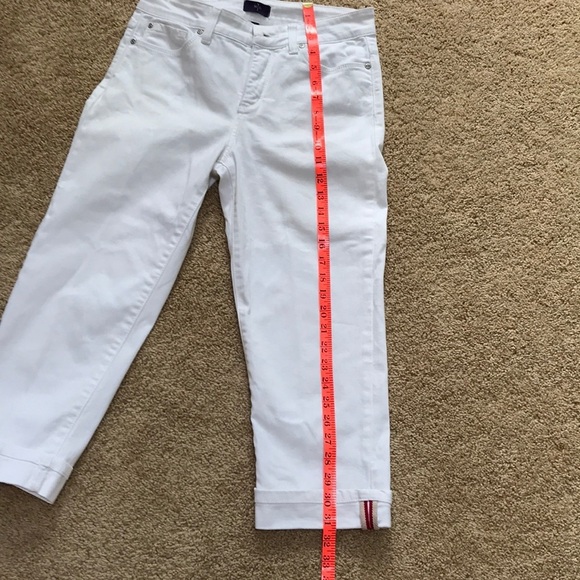 NYDJ white size 4, crop cotton  capri - Picture 7 of 8